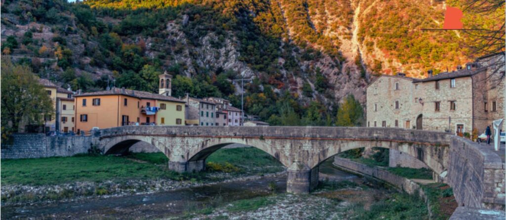 Il nuovo ed il vecchio borgo - Piobbico - Itinerario della bellezza