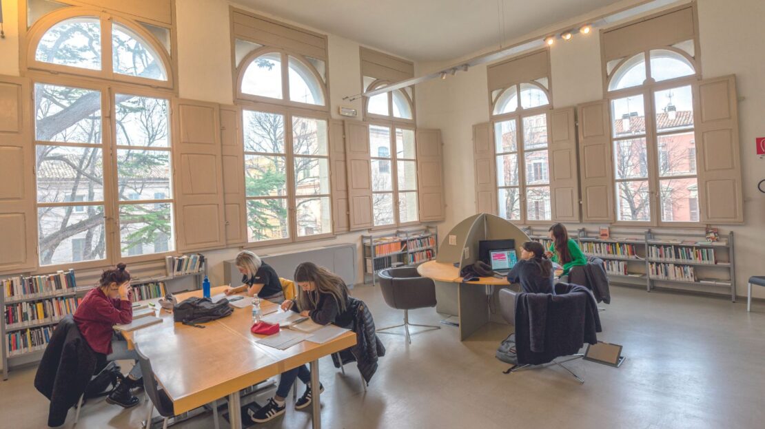 Sala lettura Mediateca Montanari - Fano - Itinerario della bellezza