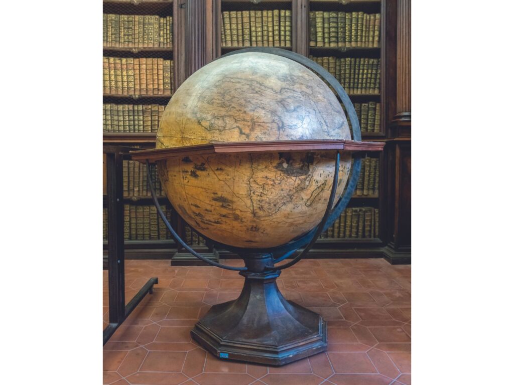 Sfera terrestre di Vincenzo Coronelli, Biblioteca Federiciana -Fano - Itinerario della bellezza