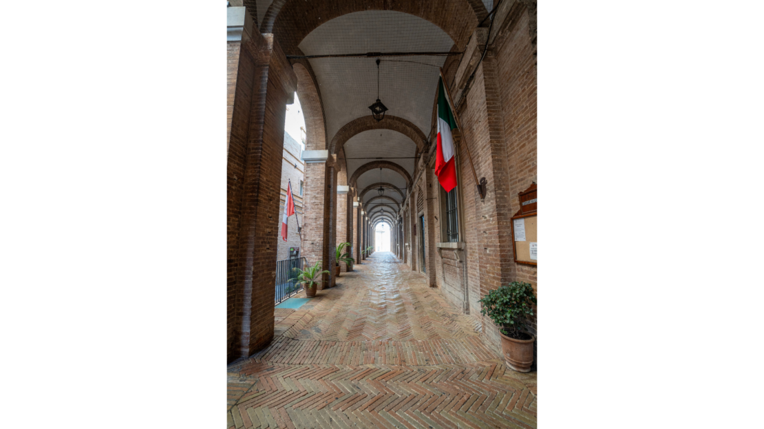 Corinaldo - Palazzo Comunale porticato