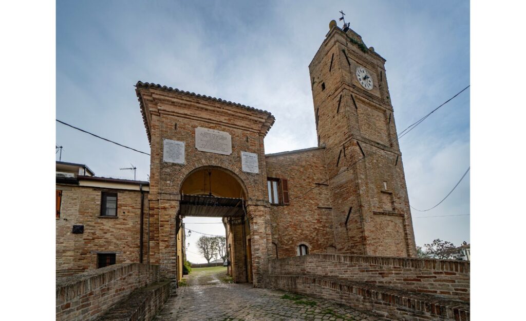 San Costanzo - Ingresso Borgo Benedettino