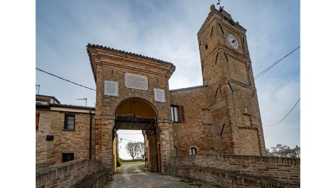 San Costanzo - Ingresso Borgo Benedettino